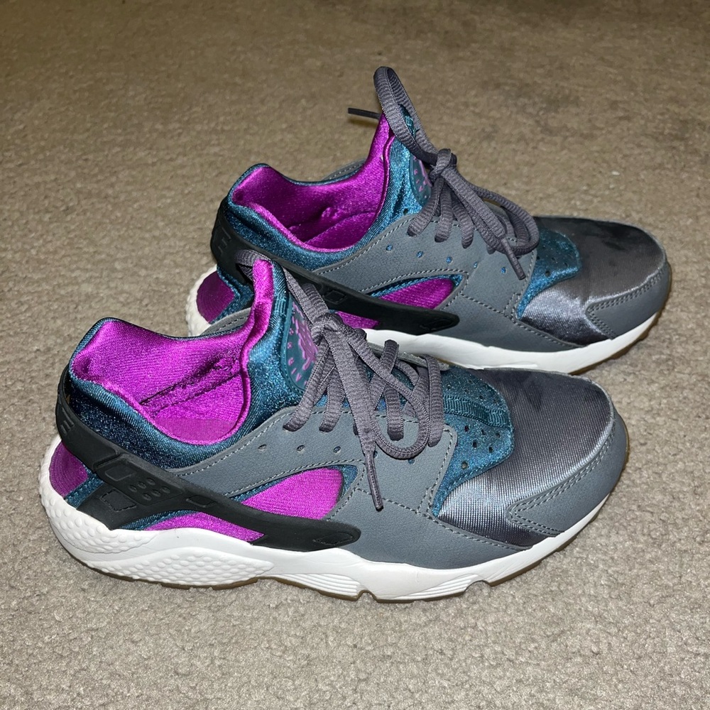 Nike Women’s Huarache- Sz 7.5